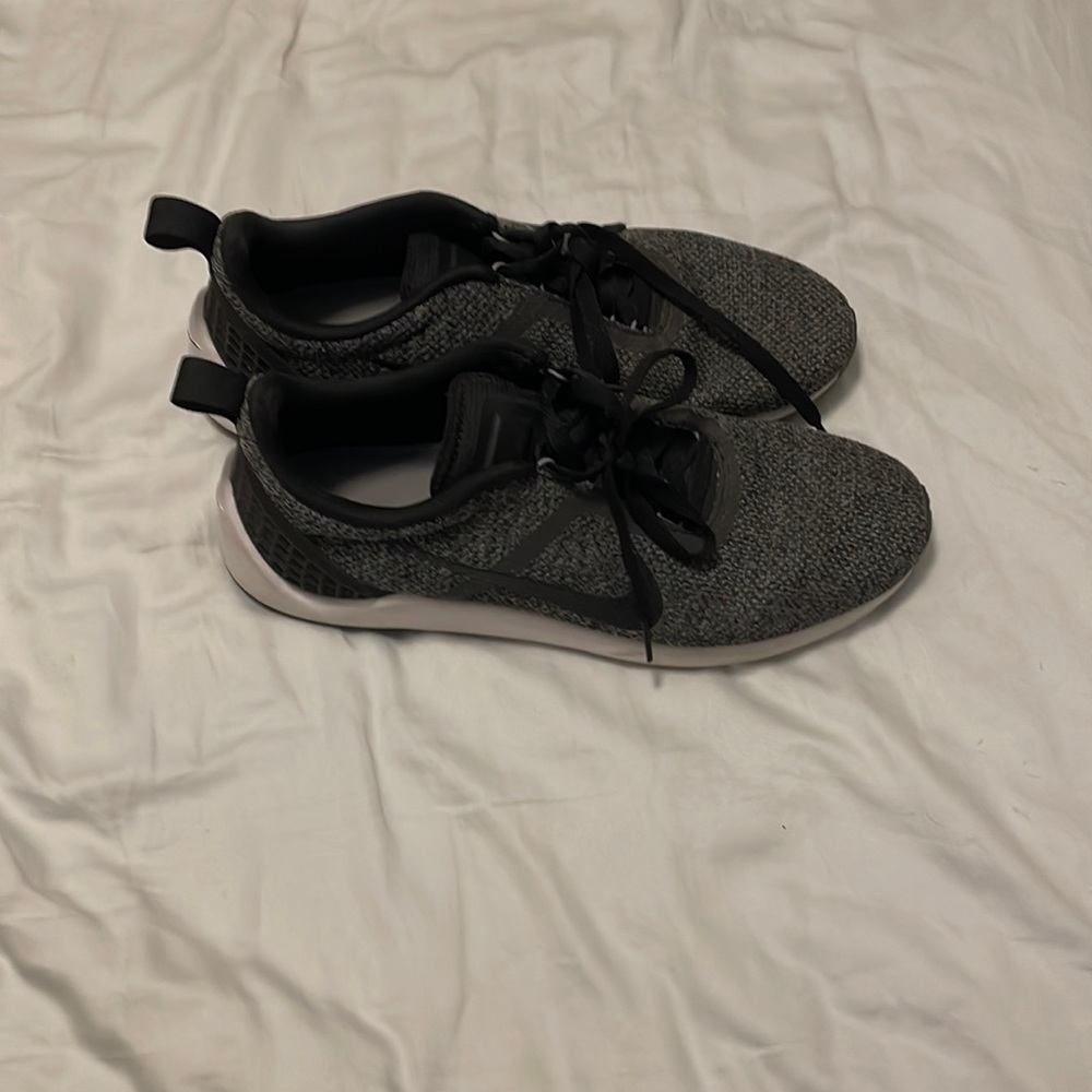 NIKE LUNARESTOA 2 SE SIZE 11 BLACK RUNNING SHOES